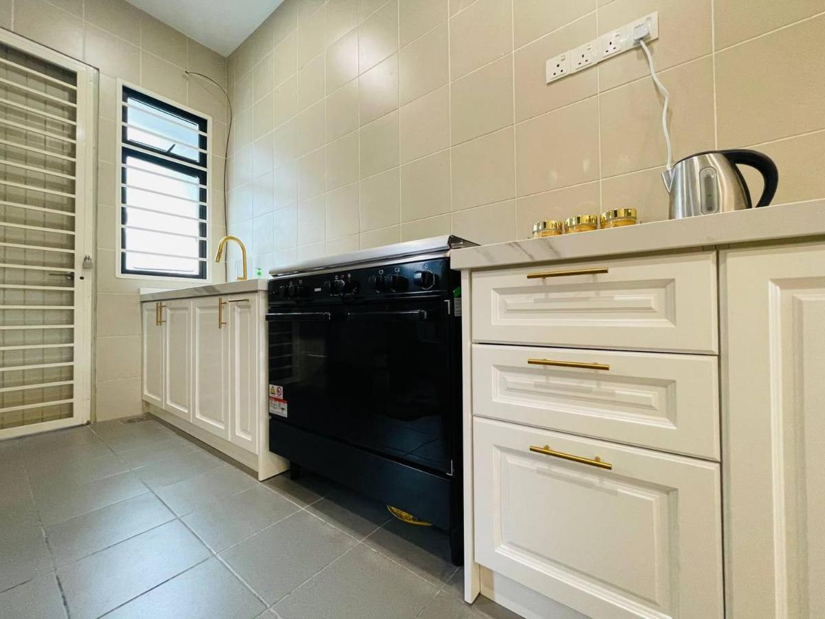 Homestay 3Br Near Setia Alam Shah Alam Exterior photo