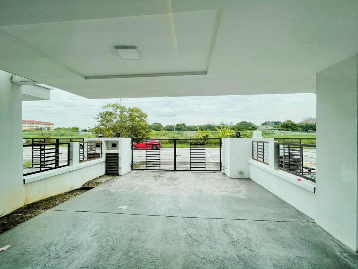 Homestay 3Br Near Setia Alam Shah Alam Exterior photo
